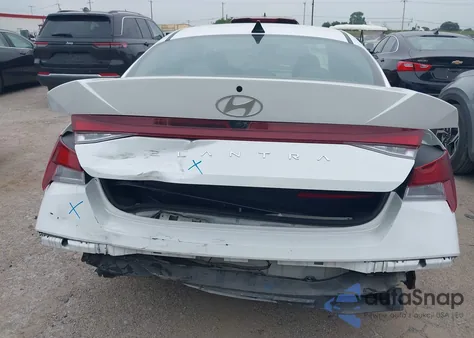 2024 Hyundai Elantra Sel z USA, uszkodzony, nr VIN KMHLM4DG2RU648103